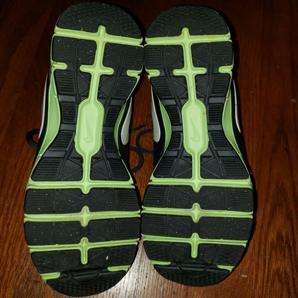 Nike running shoes w/gel insoles - Picture 7 of 8
